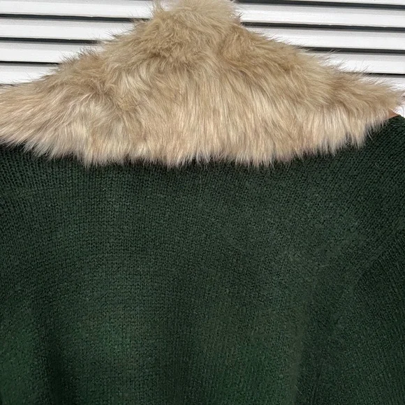 Torrid Outlander cardigan with faux fur - Picture 4 of 6